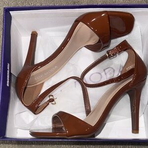 TOP Moda Women's Tan Patent Heels